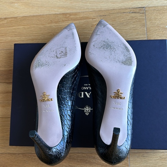 PRADA Black Croc Embossed Pump with Gold Hardware - Picture 2 of 4
